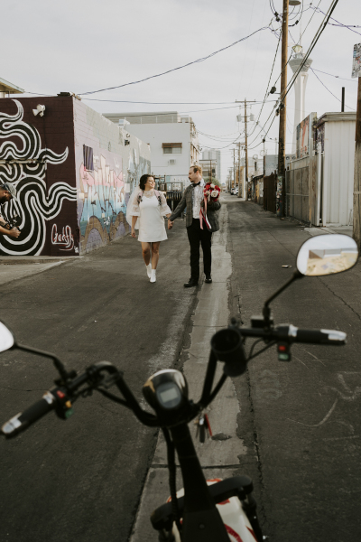 elopement-venue-downtown-alley_12