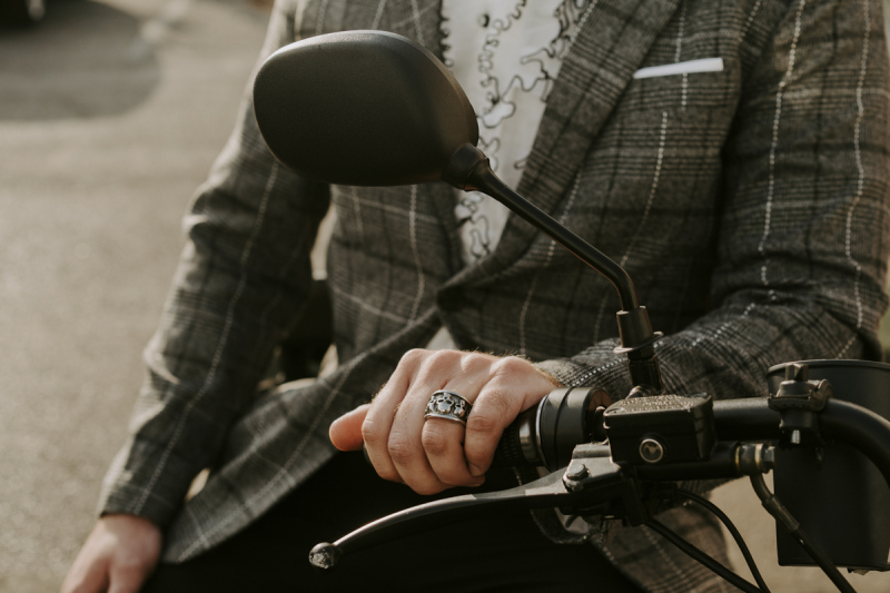 elopement-venue-downtown-alley_13