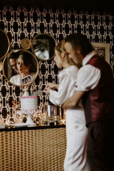 elopement-venue-downtown-alley_19